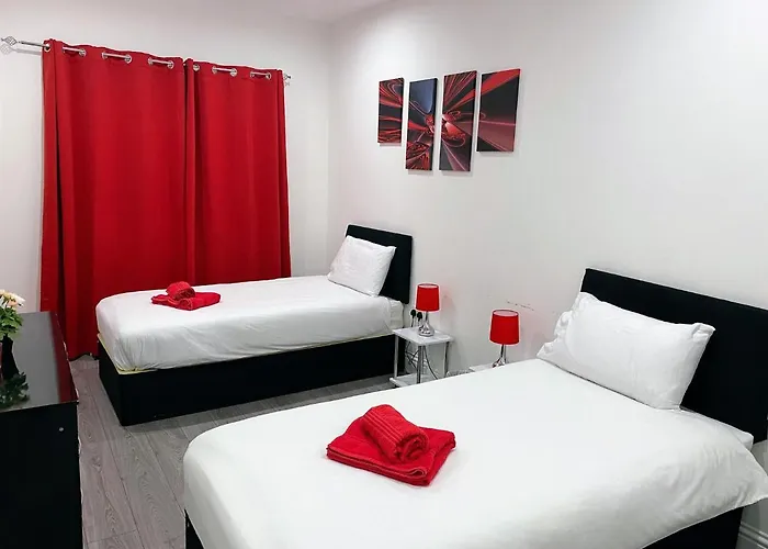 Attractive 2 Bed Apartments Free Wi-Fi And Parking