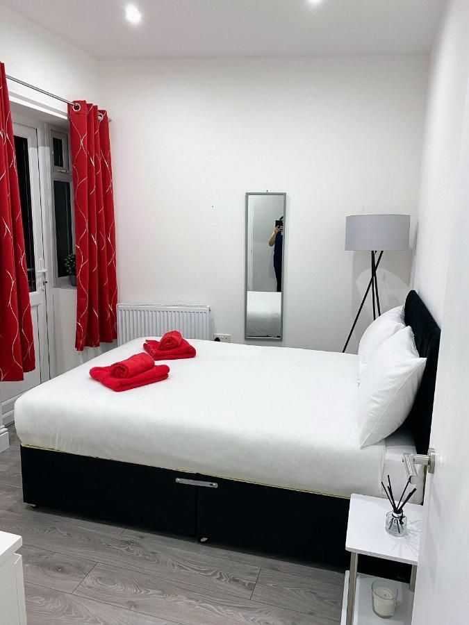 Attractive 2 Bed Free Wi-fi And Parking * Croydon