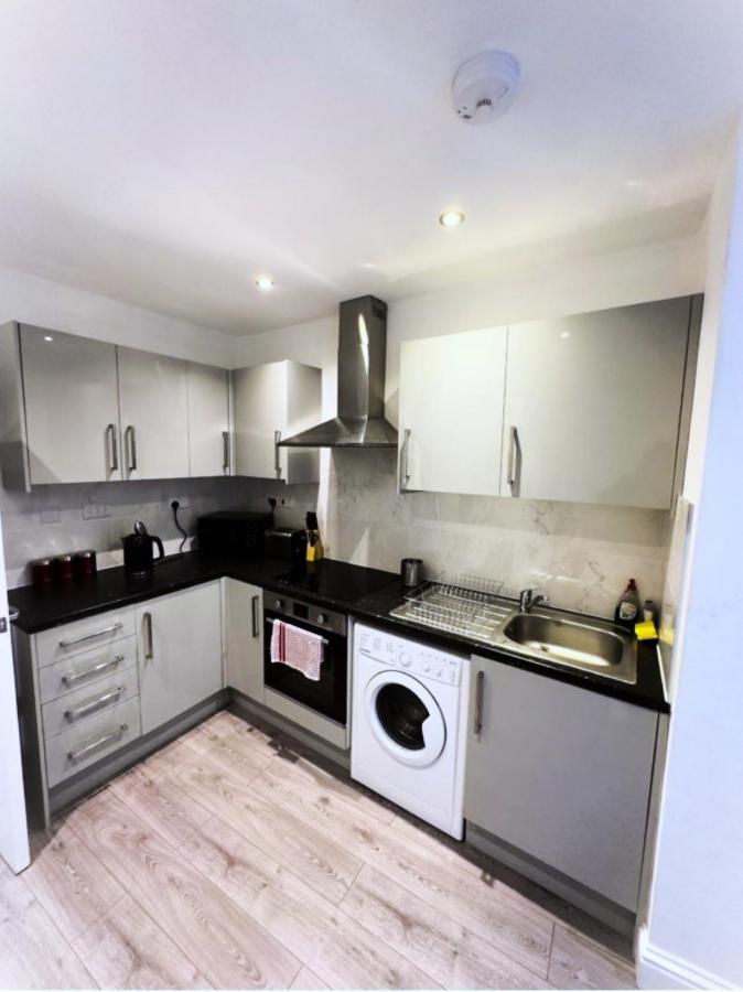 Attractive 2 Bed Free Wi-fi And Parking * Croydon
