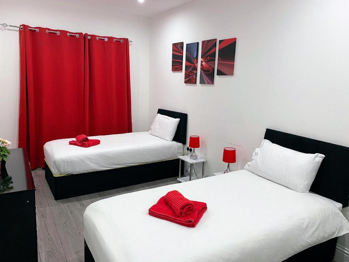 Attractive 2 Bed Free Wi-fi And Parking Apartamento *
